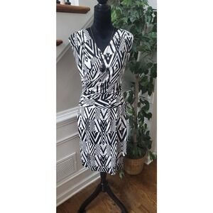 Calvin Klein Black & White Polyester V-Neck Sleeveless Knee Length Dress Size 4